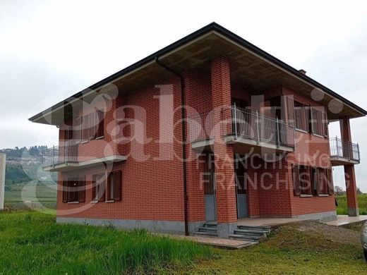 Luxus-Haus in Guarene, Provincia di Cuneo