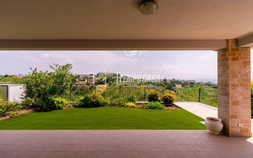 Villa a Macerata, Marche