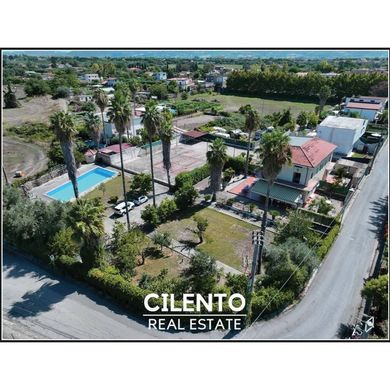 Villa a Capaccio-Paestum, Salerno