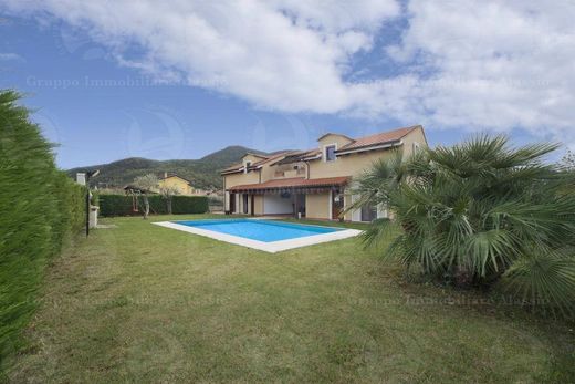 Villa Villanova d'Albenga, Savona ilçesinde