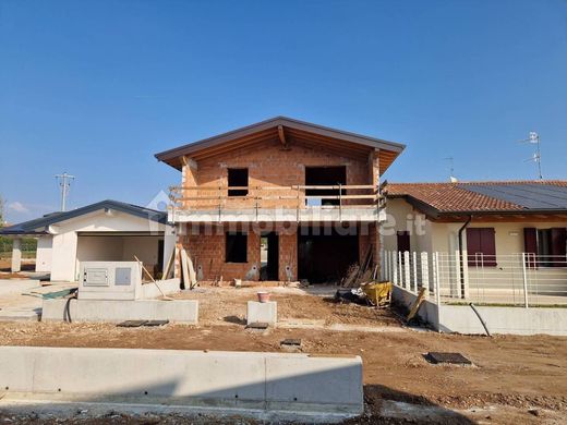 Villa in Montichiari, Provincia di Brescia