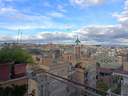 Penthouse Roma, Lazio bölgesinde