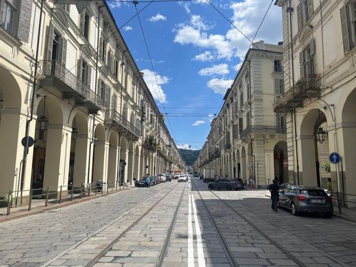 Apartment / Etagenwohnung in Turin, Piemont