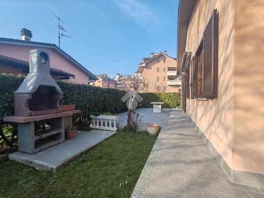 Villa in Opera, Milan