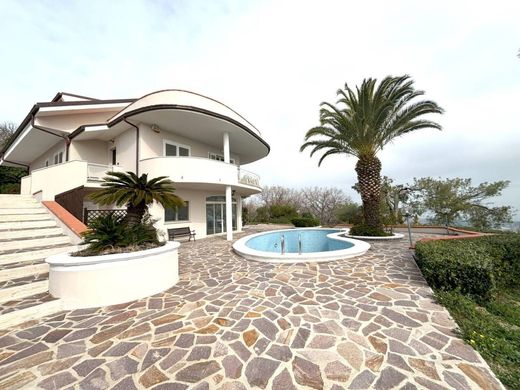 Villa in Colonnella, Provincia di Teramo
