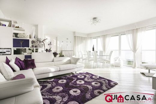 Attico a Gallarate, Varese