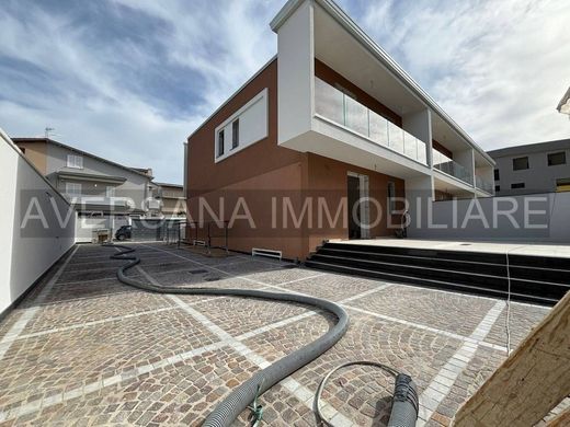 Villa in Parete, Provincia di Caserta