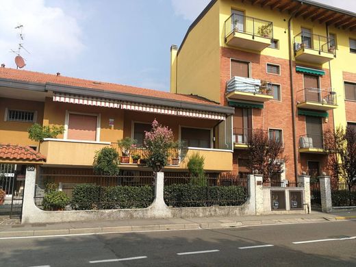 Villa in Cesano Boscone, Città metropolitana di Milano