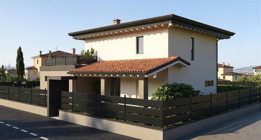 Villa in Montichiari, Provincia di Brescia