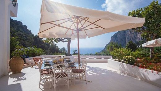 Apartment in Capri, Naples
