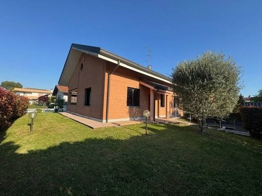 Villa a Saronno, Varese