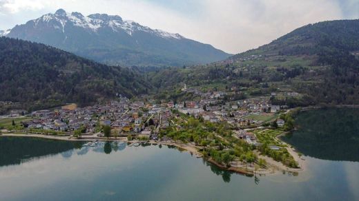 Villa Calceranica al Lago, Trento ilçesinde