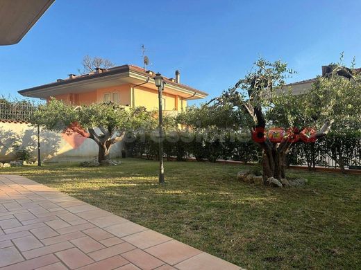 Villa a Formia, Latina