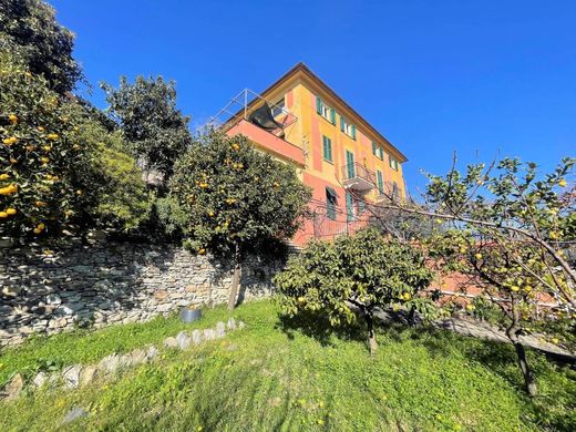 Apartment / Etagenwohnung in Recco, Genua