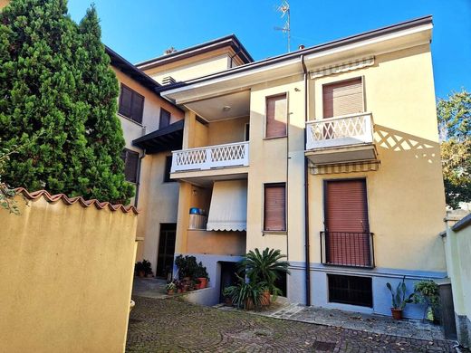 Villa in Bresso, Città metropolitana di Milano