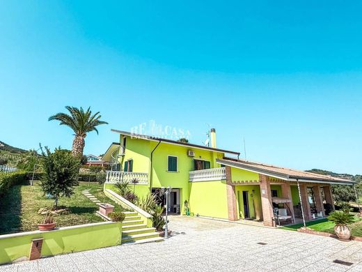 Villa in Martinsicuro, Provincia di Teramo