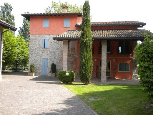 Gospodarstwo w Traversetolo, Provincia di Parma