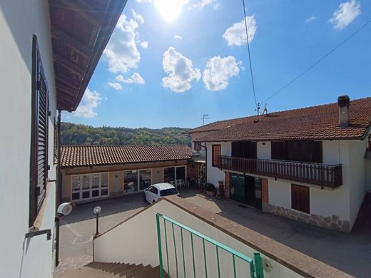 Country House in Cerreto Langhe, Provincia di Cuneo