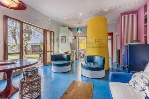 Villa in Ladispoli, Rome