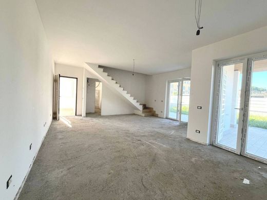 테라스 하우스 / Ciampino, 로마