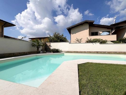 Villa in Rodengo-Saiano, Provincia di Brescia