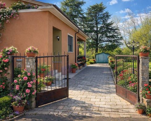 Villa in Valeggio sul Mincio, Provincia di Verona