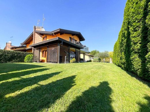 Villa a Olgiate Olona, Varese