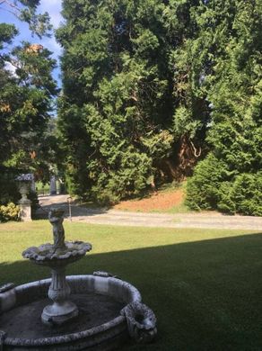 Villa Sesto Calende, Varese ilçesinde