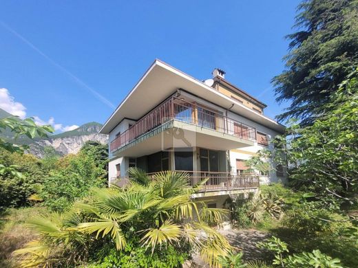 Villa Riva del Garda, Trento ilçesinde