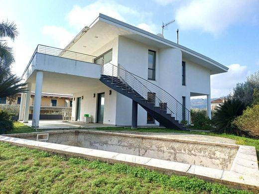 Villa a San Sostene, Catanzaro