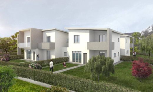 Villa in Lazzate, Provincia di Monza e della Brianza