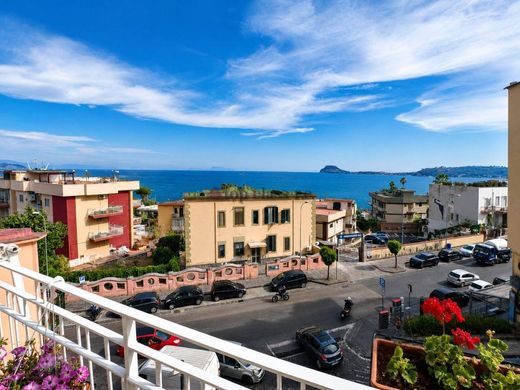 Apartment in Pozzuoli, Naples