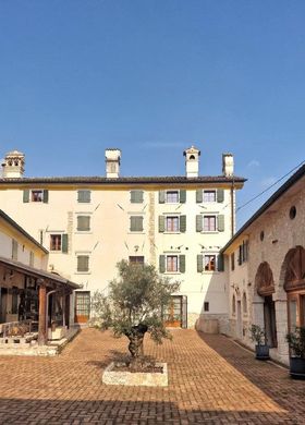 Köy evi Caprino Veronese, Verona ilçesinde