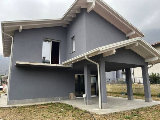 Villa in Lavena Ponte Tresa, Provincia di Varese