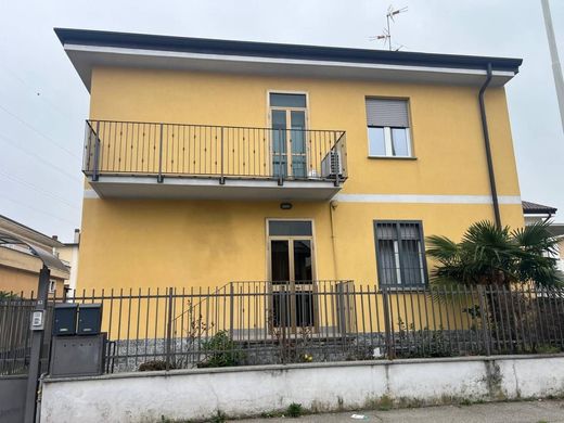 Villa Cernusco sul Naviglio, Milano ilçesinde