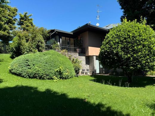 Villa in Gallarate, Provincia di Varese