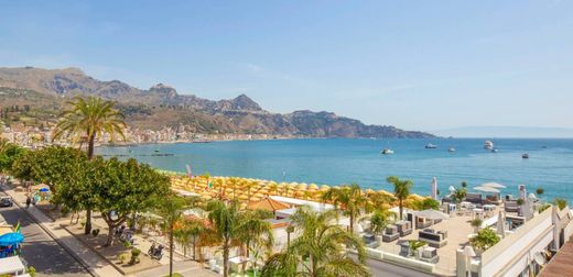 بنتهاوس ﻓﻲ Giardini-Naxos, Messina