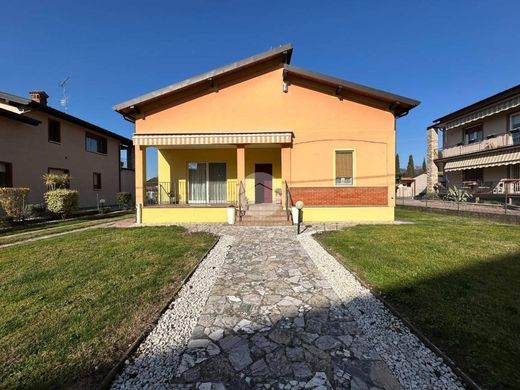 Corte Franca, Provincia di Bresciaのヴィラ