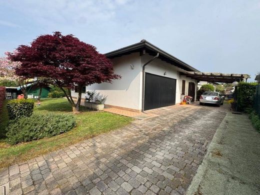 Villa in Cogliate, Province of Monza and Brianza