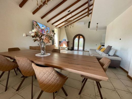 Villa a San Cesareo, Roma