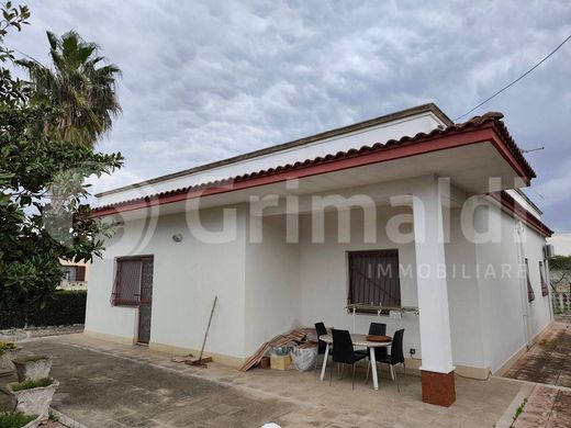 Villa a Taranto, Puglia