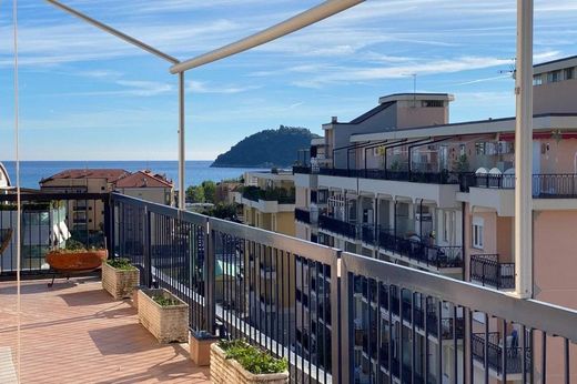 Penthouse Albenga, Savona ilçesinde