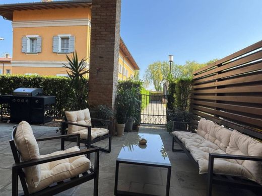 Villa a Basiglio, Milano