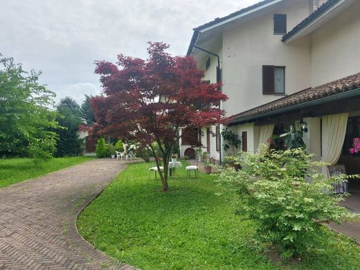 Luxury home in Castagnito, Provincia di Cuneo