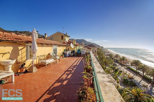 Appartement à Finale Ligure, Savone