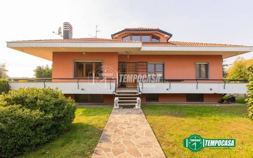 빌라 / Magnago, Città metropolitana di Milano