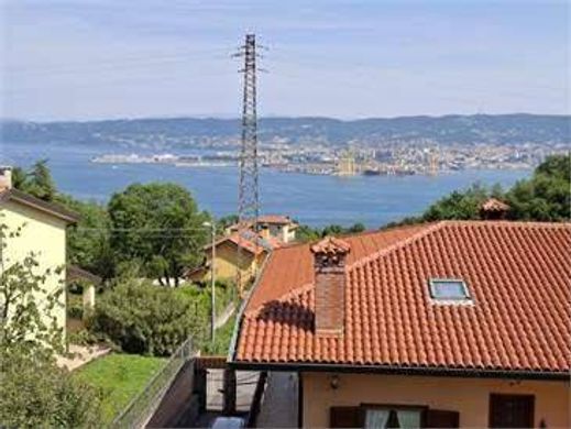 Villa a Muggia, Trieste