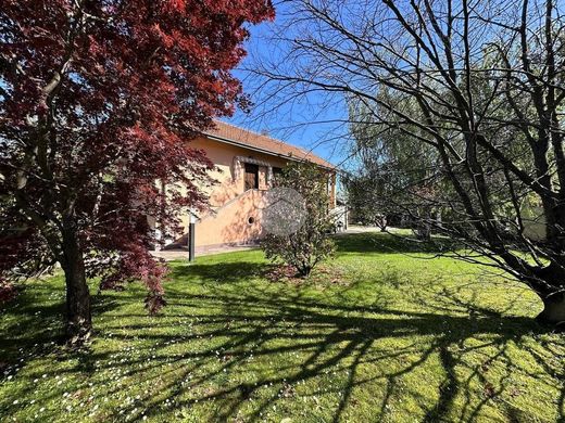 Willa w Santo Stefano Ticino, Città metropolitana di Milano