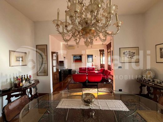 Apartment / Etagenwohnung in Padua, Venetien