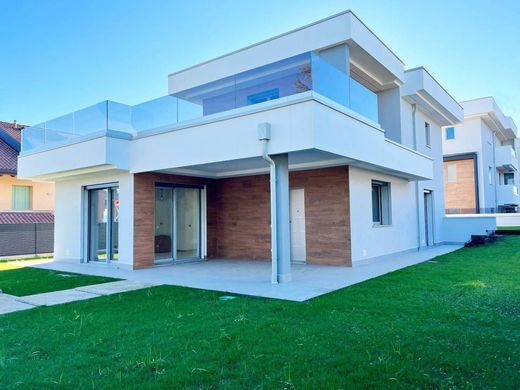 ‏וילה ב  Magnago, Città metropolitana di Milano